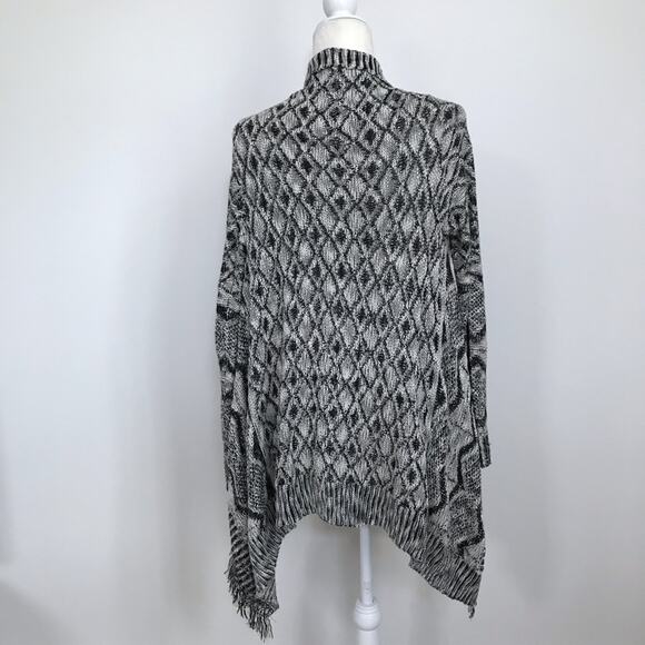 Romeo + Juliet Couture Cardigan Sweater - Picture 3 of 7